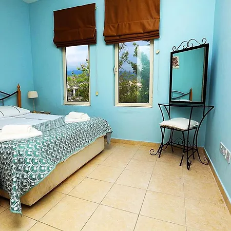 Flat W Shared Pool And Balcony In Kyrenia *
