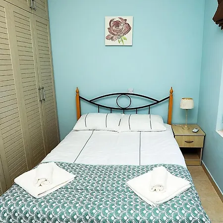 Flat W Shared Pool And Balcony In Kyrenia Agios Georgios (Girne)