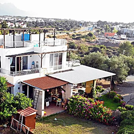 Apartment Flat W Shared Pool And Balcony In Kyrenia Agios Georgios (Girne)